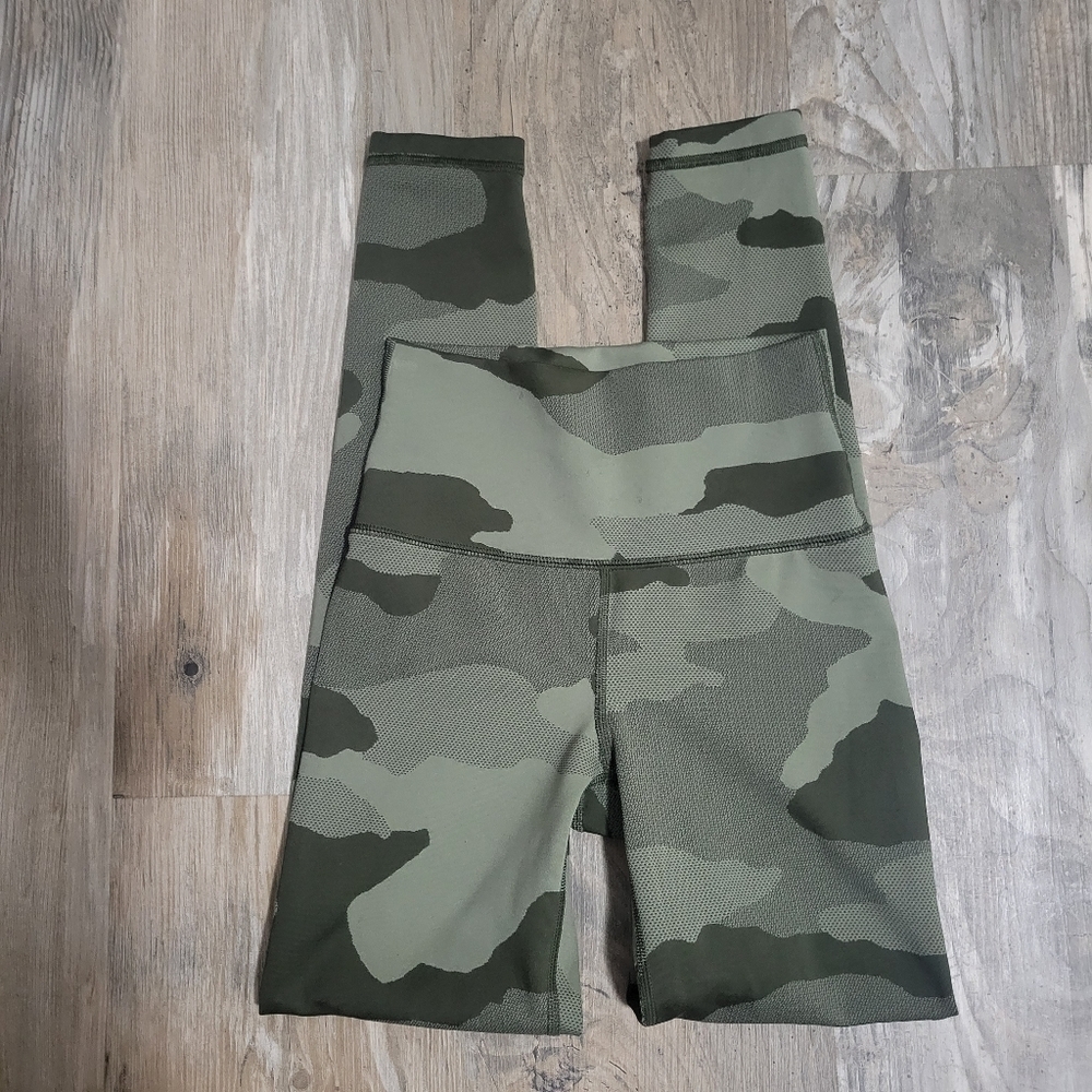 Offline by Aerie camo print High rise leggings size xs